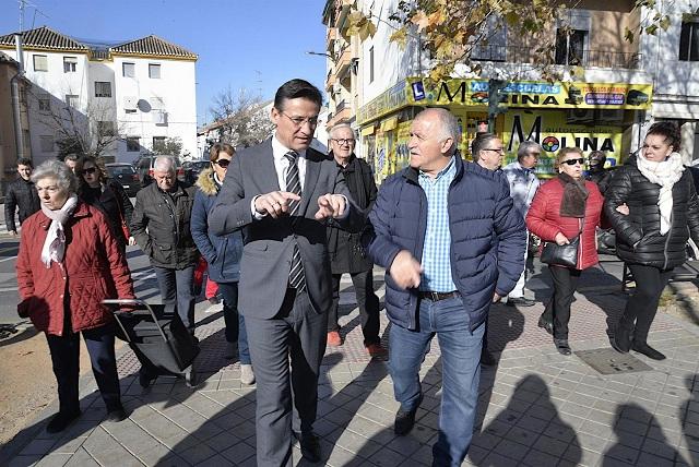 El alcalde y el presidente de la asociación de vecinos, José Fernández Ocaña.