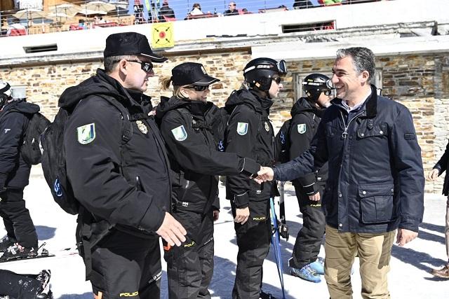 El consejero de la Presidencia, Administración Pública e Interior, Elías Bendodo, ha visitado Sierra Nevada El consejero de la Presidencia, Administración Pública e Interior, Elías Bendodo, ha visitado Sierra Nevada.
