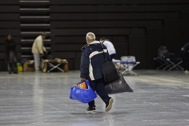 Una persona sin hogar, cuando se abrió el Palacio de Deportes para acogerlas. 