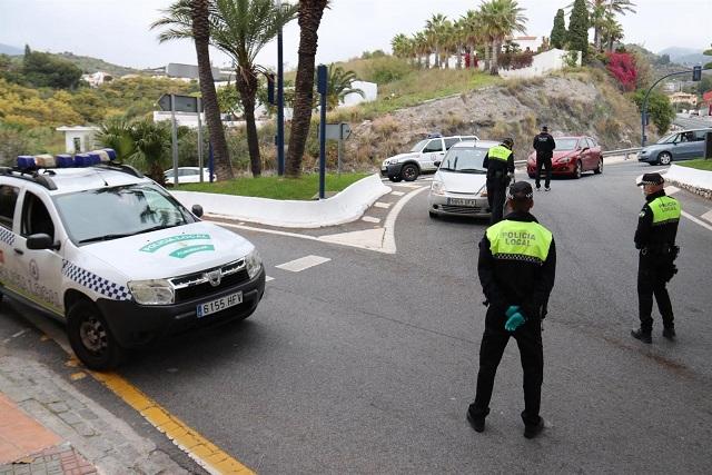 Control de vehículos en al acceso a La Herradura. 