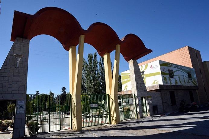 Entrada a la Ciudad Deportiva de Armilla. 