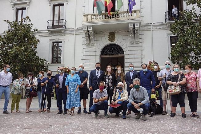 Inicio del primer 'paseo sonoro' en la Plaza del Carmen. 