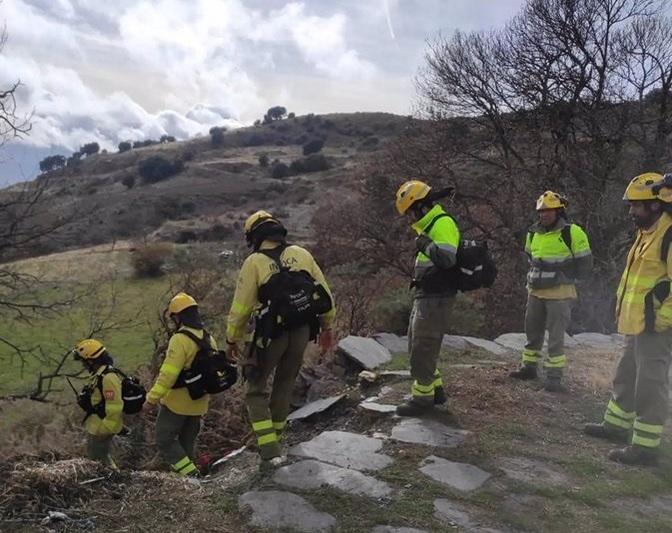 Bomberos forestales que participaron en la búsqueda del anciano. 