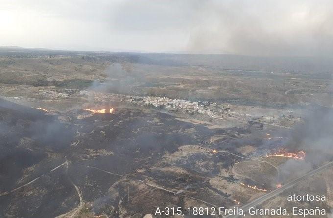 Imagen aérea del incendio en Freila.