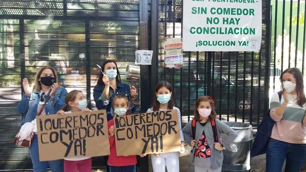 Protesta en el CEIP Fuentenueva, centro que seguirá sin servicio.