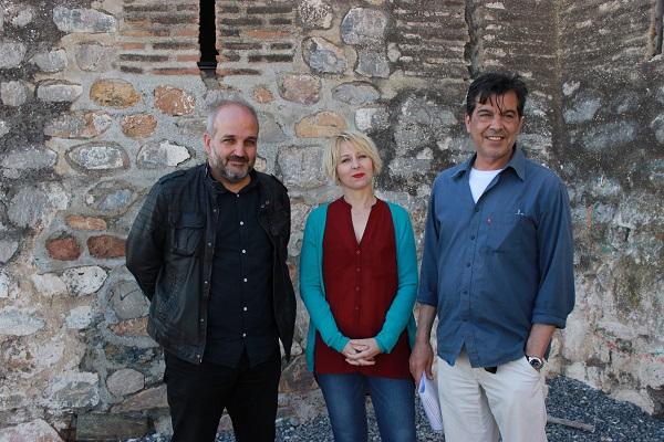 De izquierda a derecha, el parlamentariode Podemos Jesús de Manuel, la concejala de IU Motril Inma Omiste y José Llorente de la Asociación 14 de abril. De izquierda a derecha, el parlamentariode Podemos Jesús de Manuel, la concejala de IU Motril Inma Omiste y José Llorente de la Asociación 14 de abril.