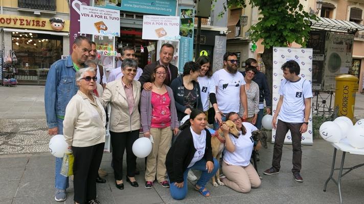 Presentación del proyecto de terapia asistida con galgos. Presentación del proyecto de terapia asistida con galgos.
