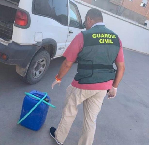 Garrafa de gasoil intervenida al detenido por el robo de Fuente Vaqueros 