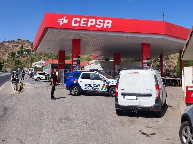 Gasolinera acordonada durante las tareas de los Tedax.A