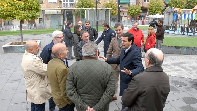 Visita municipal a la Glorieta de Arabial, que ha sido remodelada. 