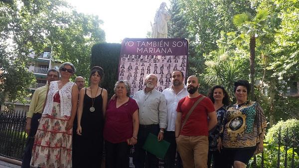 Integrantes de Granada Abierta en la Plaza de La Mariana.