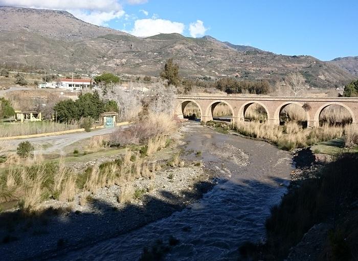 Río Guadalfeo a su pago por Órgiva.