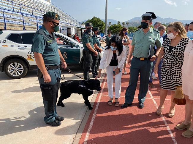 La subdelegada del Gobierno y el jefe accidental de la Comandancia, en Almuñécar.