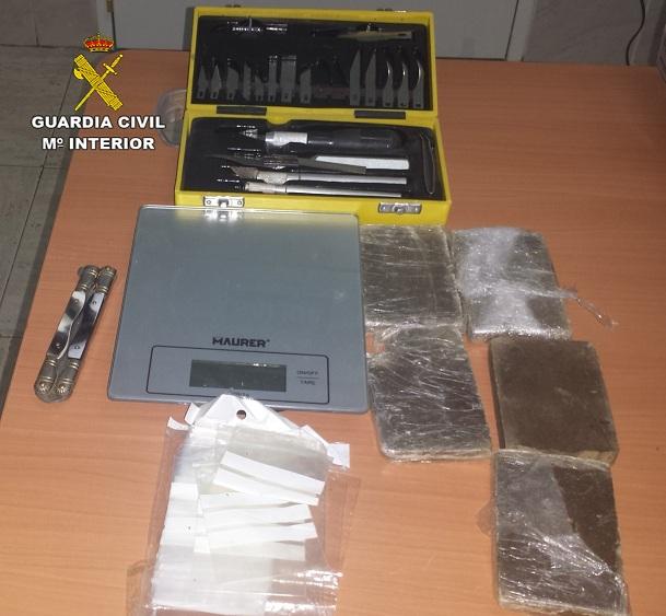 Material intervenido al detenido.