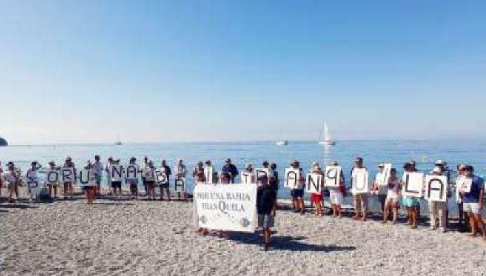 Protesta por la proliferación de motos acuáticas en La Herradura. 