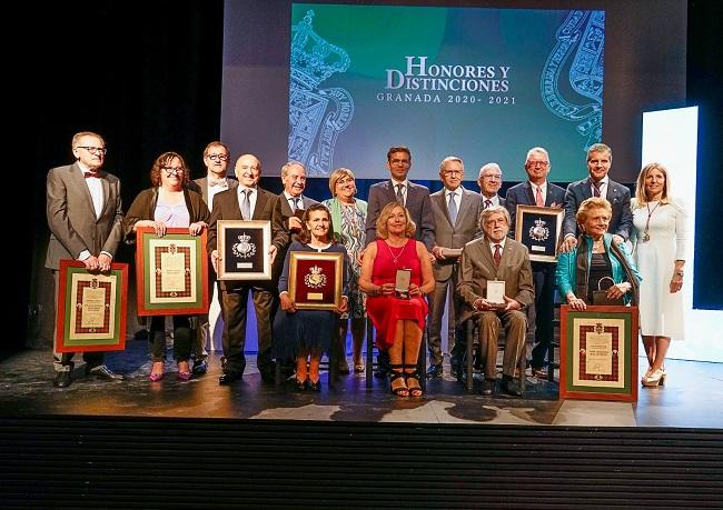 Foto de familia de los galardonados.