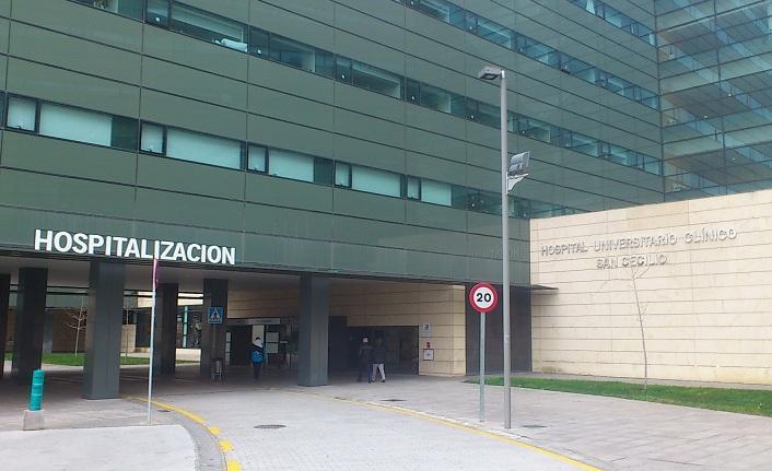 Entrada a la zona de hospitalización del Clínico en el PTS.