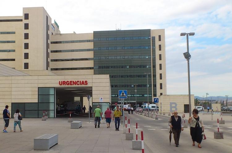 Entrada a la zona de Urgencias del Hospital Campus de la Salud.