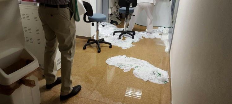 El hospital sufrió fugas de agua en los primeros días El hospital sufrió fugas de agua en los primeros días.