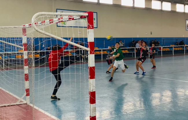El balonmano, un deporte que promociona Huétor Tájar.