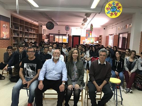 Charla en el IES Puerta del Mar de Almuñécar. Charla en el IES Puerta del Mar de Almuñécar.