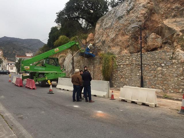 Trabajos de estabilización de la ladera en Otívar. 