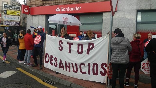 Concentración frente a la sucursal de Armilla Concentración frente a la sucursal de Armilla.