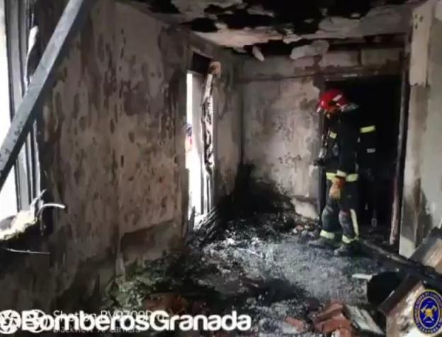 El interior de la vivienda, totalmente calcinada El interior de la vivienda, totalmente calcinada.