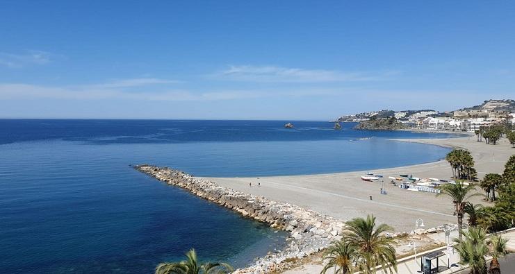 Las playas, vacías a la espera de bañistas. 