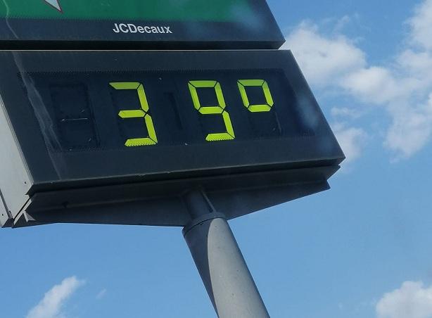 Temperatura en un termómetro exterior de la capital este jueves. 