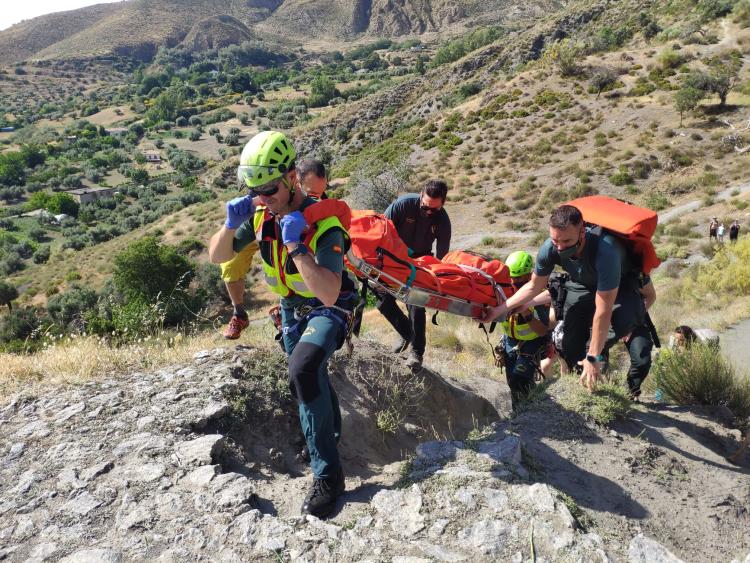 Una de las personas evacuadas en los rescates de la semana pasada. 