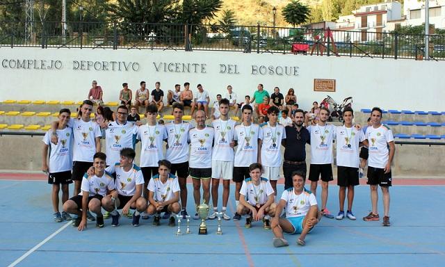 El equipo ganador, en el complejo deportivo 'Vicente del Bosque'.