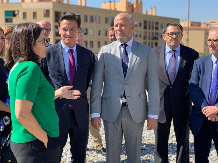 Javier Imbroda, junto al alcalde, en la inauguración del curso en el Zaidín.