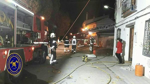 Imagen de archivo de un incendio en Fuente Vaqueros. Imagen de archivo de un incendio en Fuente Vaqueros.