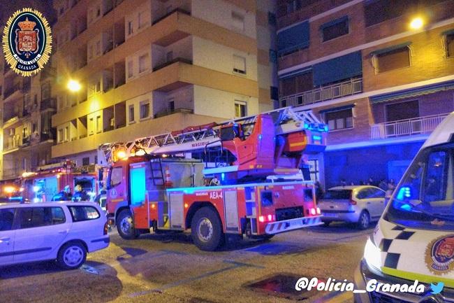 Bomberos y Policía Local han intervenido en el suceso.