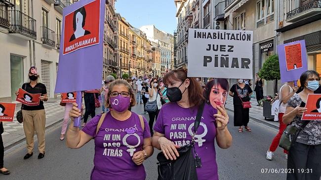 Detalle de la manifestación celebrada este lunes en Granada. 