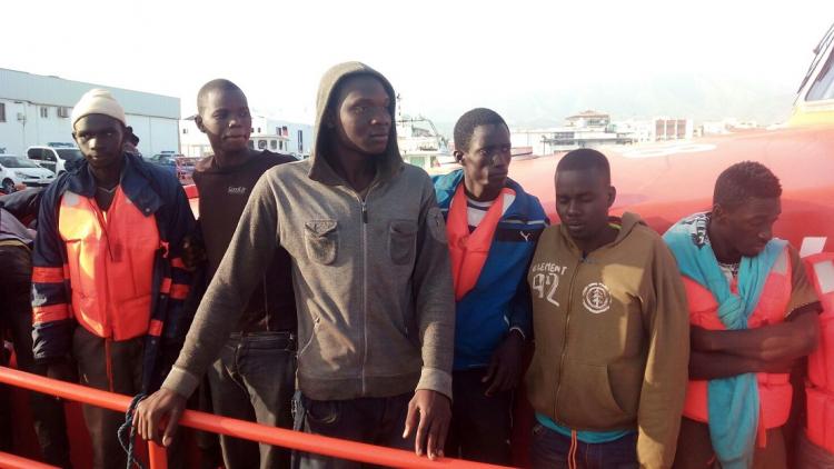 Los inmigrantes, a su llegada al Puerto de Motril.