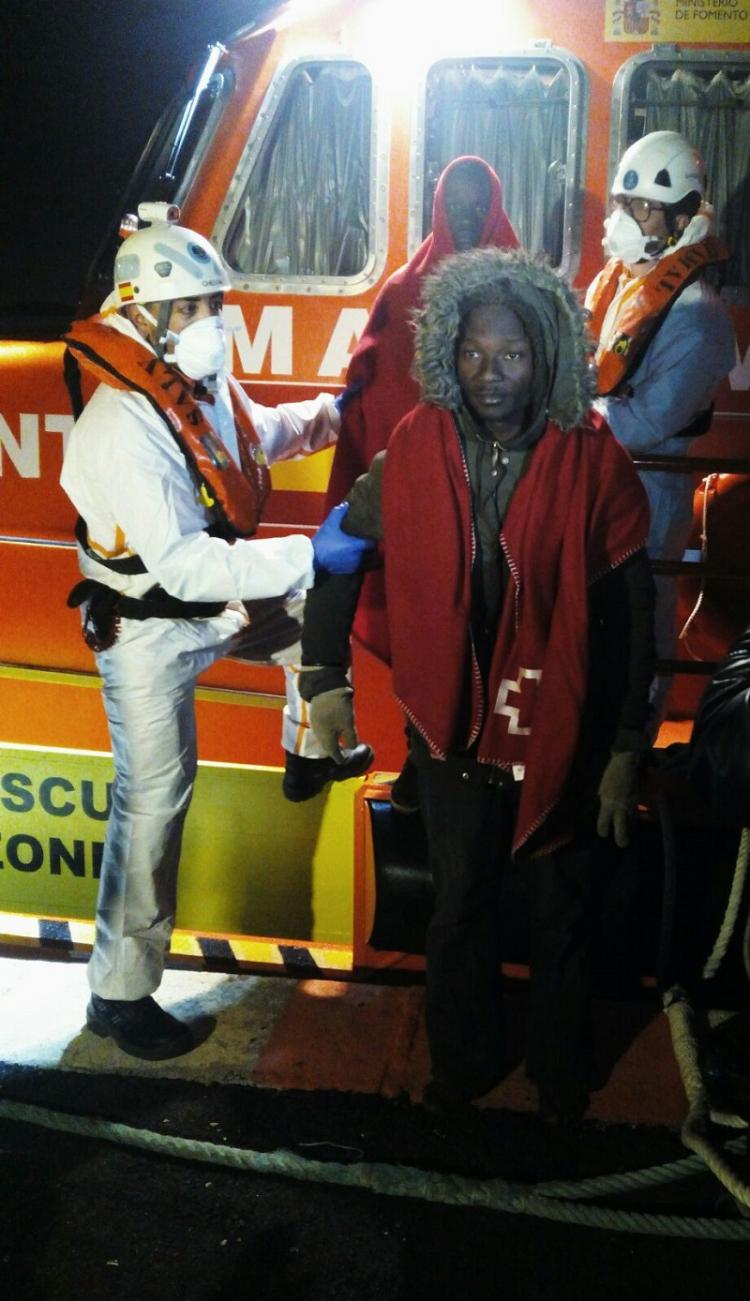 Imagen de la llegada de los inmigrantes a Motril. Imagen de la llegada de los inmigrantes a Motril.