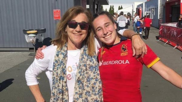 Blanca, con su hija Olivia, internacional con la selección  de rugby.