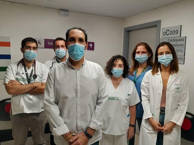 Iván, en el centro, junto a parte del equipo que lo atiende.