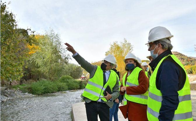 Visita a los trabajos que se están realizando en el río Ízbor. 