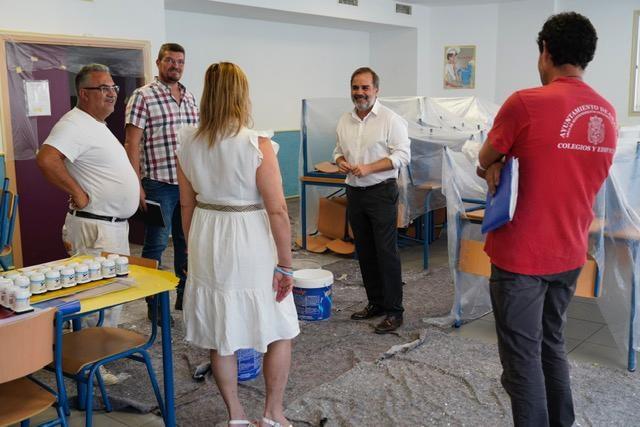 Jacobo Calvo en una visita al inicio de los trabajos en el colegio Elena martín Vivaldi.