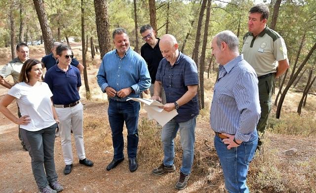 Responsables de Junta e Infoca, en Puerto Lobo. 