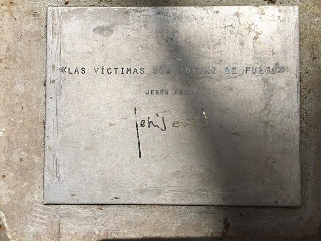 Placa con cita de Jesús Arias, en el Barranco de Víznar.