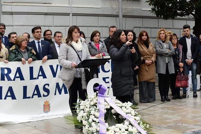 La madre de Mar Contreras Chambó, la joven asesinada el pasado mayo en Las Gabias, ha leído el manifiesto.