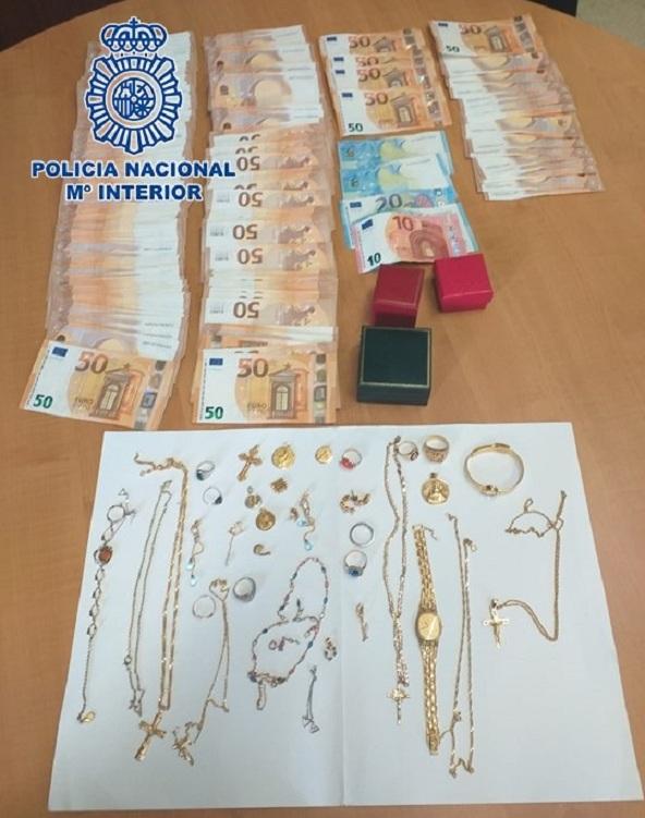 Joyas y dinero recuperado Joyas y dinero recuperado.