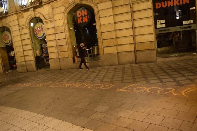 Pintadas con tiza pidiendo justicia climática.