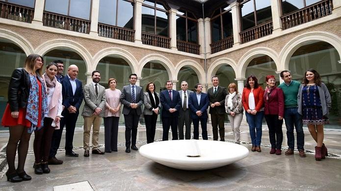 Representantes institucionales que han firmado el acuerdo. 