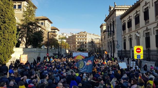 Imagen de la manifestación tras su salida de los Jardines del Triunfo. Imagen de la manifestación tras su salida de los Jardines del Triunfo.