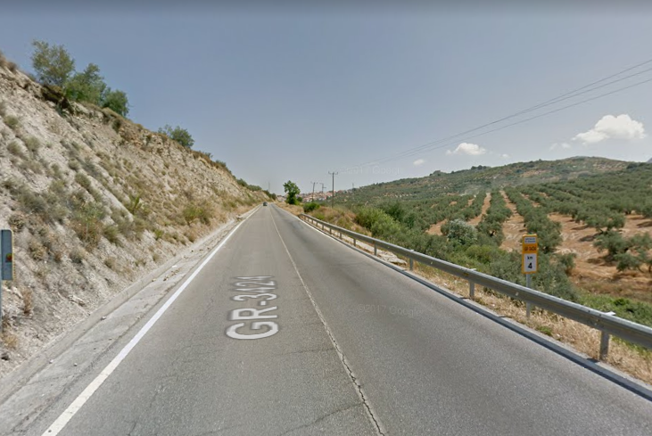 El accidente ha ocurrido en el kilómetro 4 de la GR-3424. El accidente ha ocurrido en el kilómetro 4 de la GR-3424.